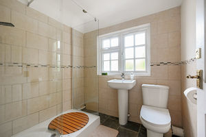 Shower room- click for photo gallery